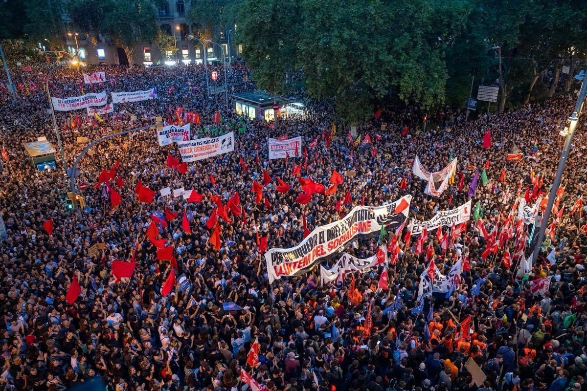 maismarx_'s tweet photo. ISSO ACONTECEU NA ESPANHA, HOJE!

TRUMP PODE INTERFERIR NAS ELEIÇÕES DO OCIDENTE COM SEU DINHEIRO INFINITO, MAS NÃO PODE APAGAR A CHAMA REVOLUCIONÁRIA MUNDIAL!

#FLAVIONAO 🚩🚩🚩🚩🚩 https://t.co/DplHNcDv8k