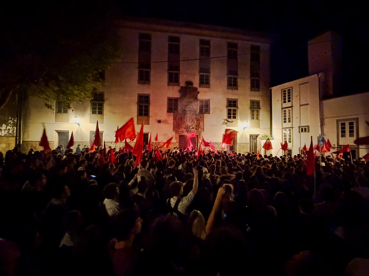 maismarx_'s tweet photo. ISSO ACONTECEU NA ESPANHA, HOJE!

TRUMP PODE INTERFERIR NAS ELEIÇÕES DO OCIDENTE COM SEU DINHEIRO INFINITO, MAS NÃO PODE APAGAR A CHAMA REVOLUCIONÁRIA MUNDIAL!

#FLAVIONAO 🚩🚩🚩🚩🚩 https://t.co/DplHNcDv8k