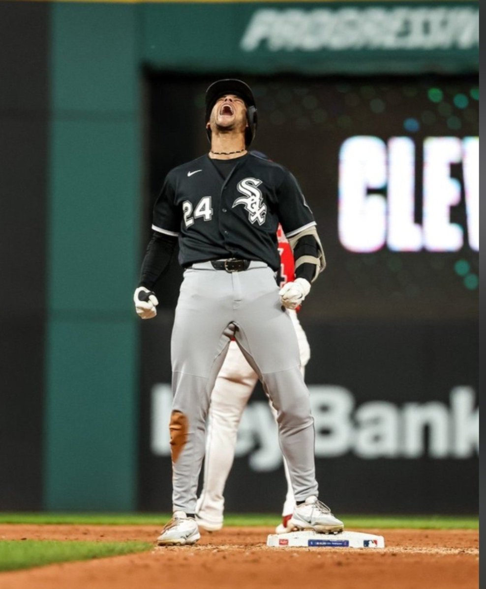 LangmanVince's tweet photo. The Chicago White Sox had lost 324 games over the previous three seasons coming into this year.

They are now one victory away from going to the ALCS after winning their 4th straight playoff game today.

This is a storybook seasons! https://t.co/RyM5m65pbL