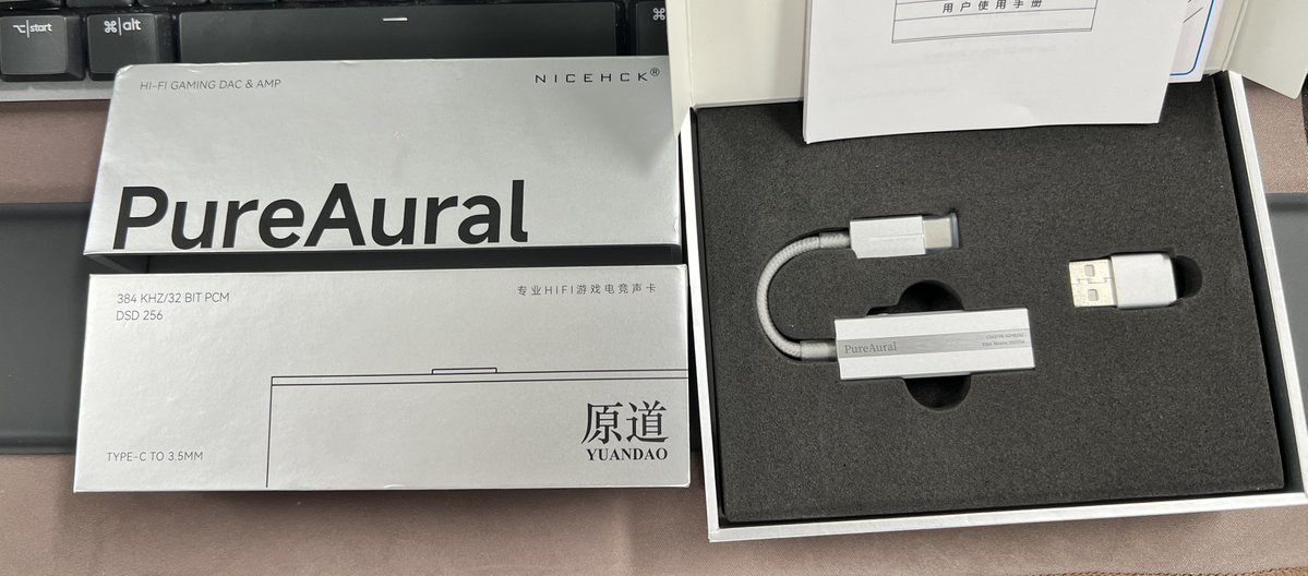 moros33240564's tweet photo. #PR
日曜の朝、iPhone 13 Pro MaxにNICEHCK PureAuralを挿して出かけました。
細身の本体は、ケースに沿わせても邪魔になりません。
丸いボタンは見なくても指先で位置がわかるので、手がふさがっていても押せます。
https://t.co/W1R9QA1EPK
@hckexin
#NICEHCK #PureAural #ポタオデ #AliExpress https://t.co/NHh0nUWzjw