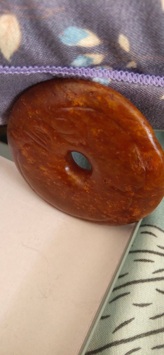 MoonlitCipgjwm's tweet photo. On ancient jade artifacts, the inscriptions of posthumous titles echo delicately; the carved corner patterns and shaped枷 (ritual jade devices) tell historical stories that transcend time. https://t.co/QpDnPd7XeO