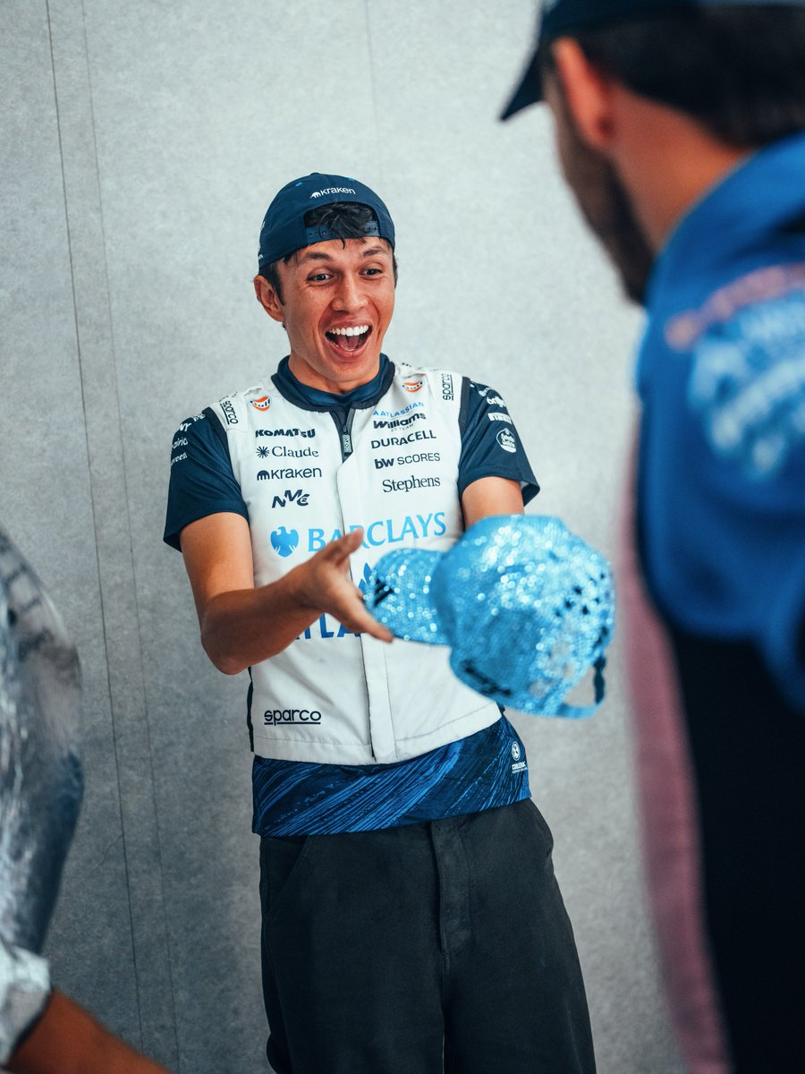 F1Mercedesrp's tweet photo. Russell's sparkly cap gifted to him by a fan, was the star the of driver parade ๐ฉตโจ
#F1RP #BahrainGPRP - @Formula1FRP https://t.co/68idsUcMRU
