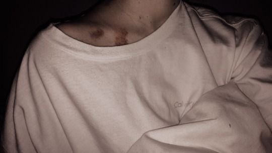 vmoebvn's tweet photo. my body shivers when you tell me i’m the one https://t.co/Zlir3yYv1l