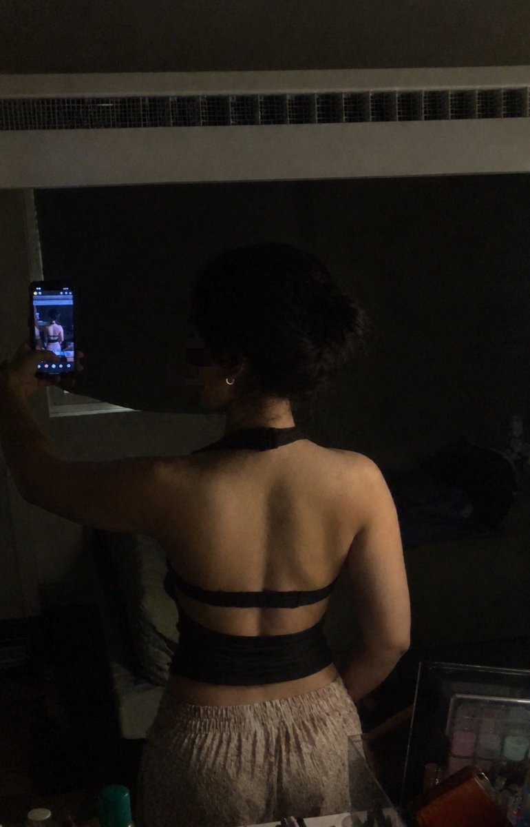 bonitellee's tweet photo. صباحو
i falling in love with my back again&amp;again https://t.co/OhC6uSjL41