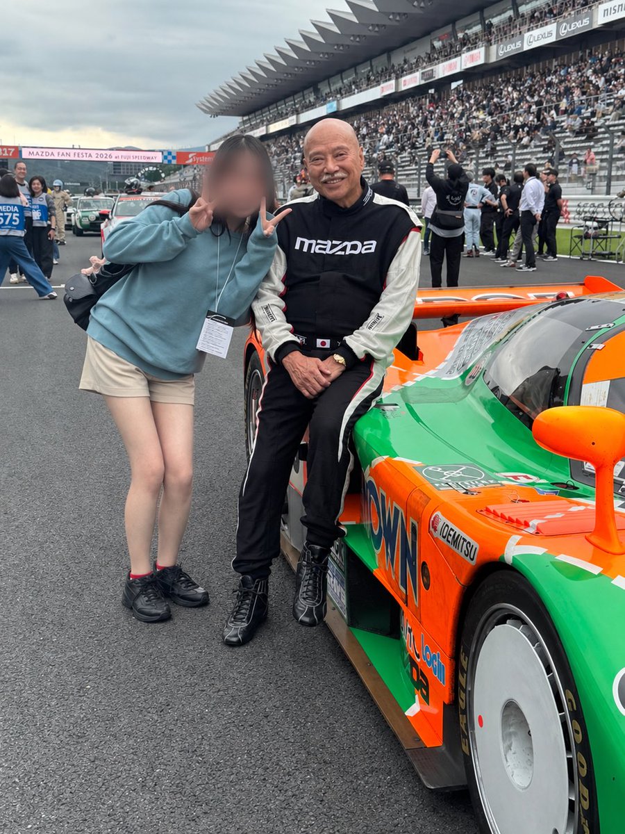 a3kz1's tweet photo. 素晴らしい4ロータリーの天使の絶叫、
そして、快く優しく写真を撮ってくださった、ミスタールマンこと、寺田陽次郎さん🥹✨
素晴らしいイベントでした✨
#MAZDA  #マツダファンフェスタ  #787b
@Mazda_PR  ＠AutoExe_Inc https://t.co/ohWxQ8ssPB