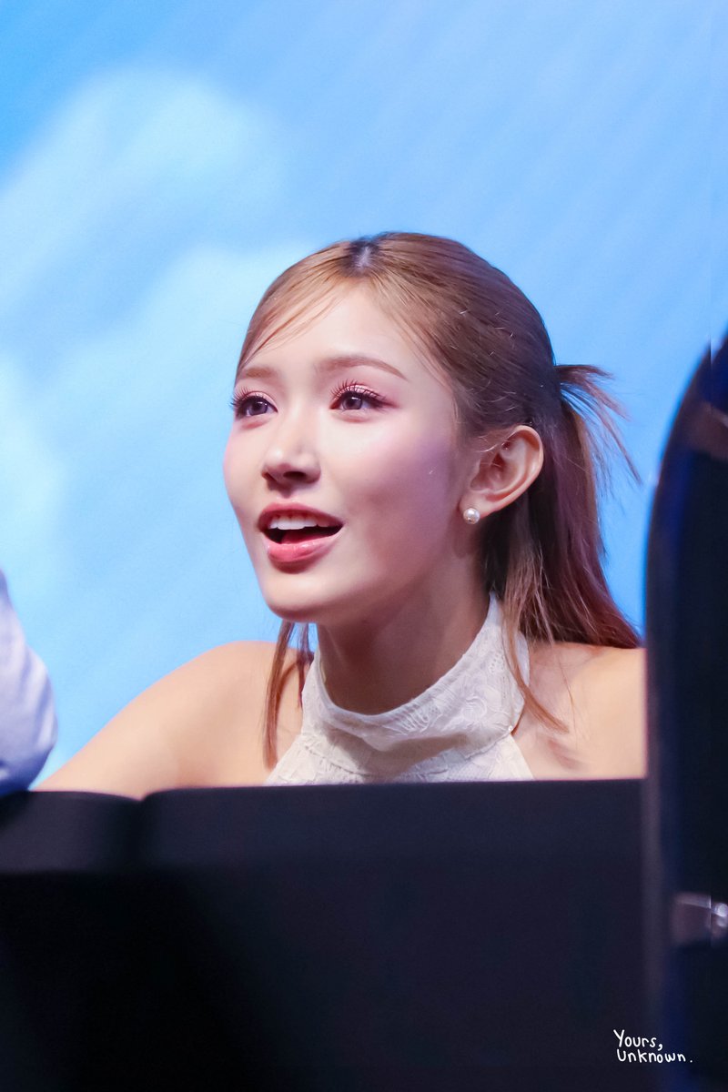 yoursunknwn's tweet photo. 261005

Princess moment 👑

#jaoyng
#GMMTVFANIVAL2026HappyFamilyxFELIZZ https://t.co/ijPrqawox1