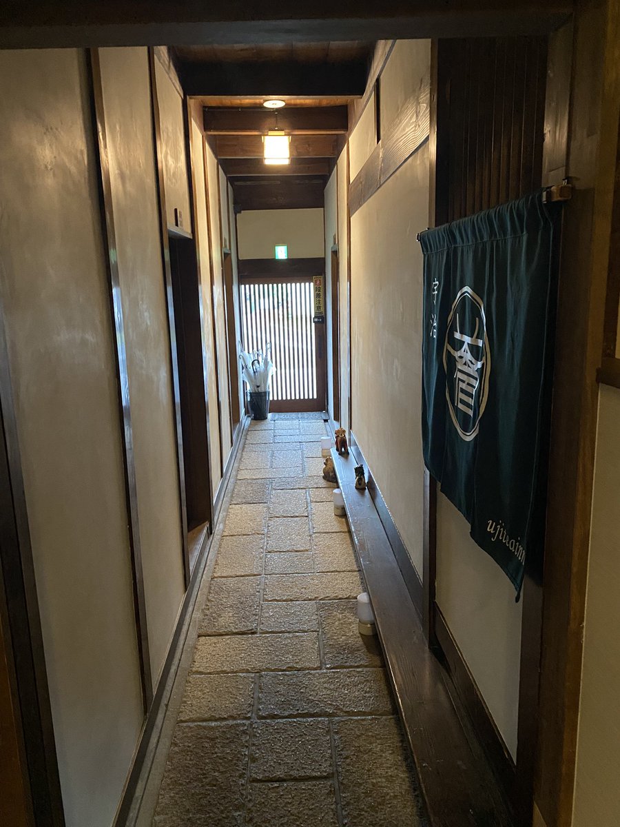 kanayan2929's tweet photo. 今回初めてニンテンドーミュージアムに伺う際、近くの宿をと思い宿泊させて頂いた
「宇治　茶屋」さん。
思い出ノートがありましたのでこちらに描かせて頂きました。
スタッフの方が凄く丁寧で帰り際にもお声掛け頂き嬉しかったです。皆様ニンテンドーミュージアムへお出かけの際は「宇治　茶宿」さんへ是非😊
#宇治茶宿
#ニンテンドーミュージアム