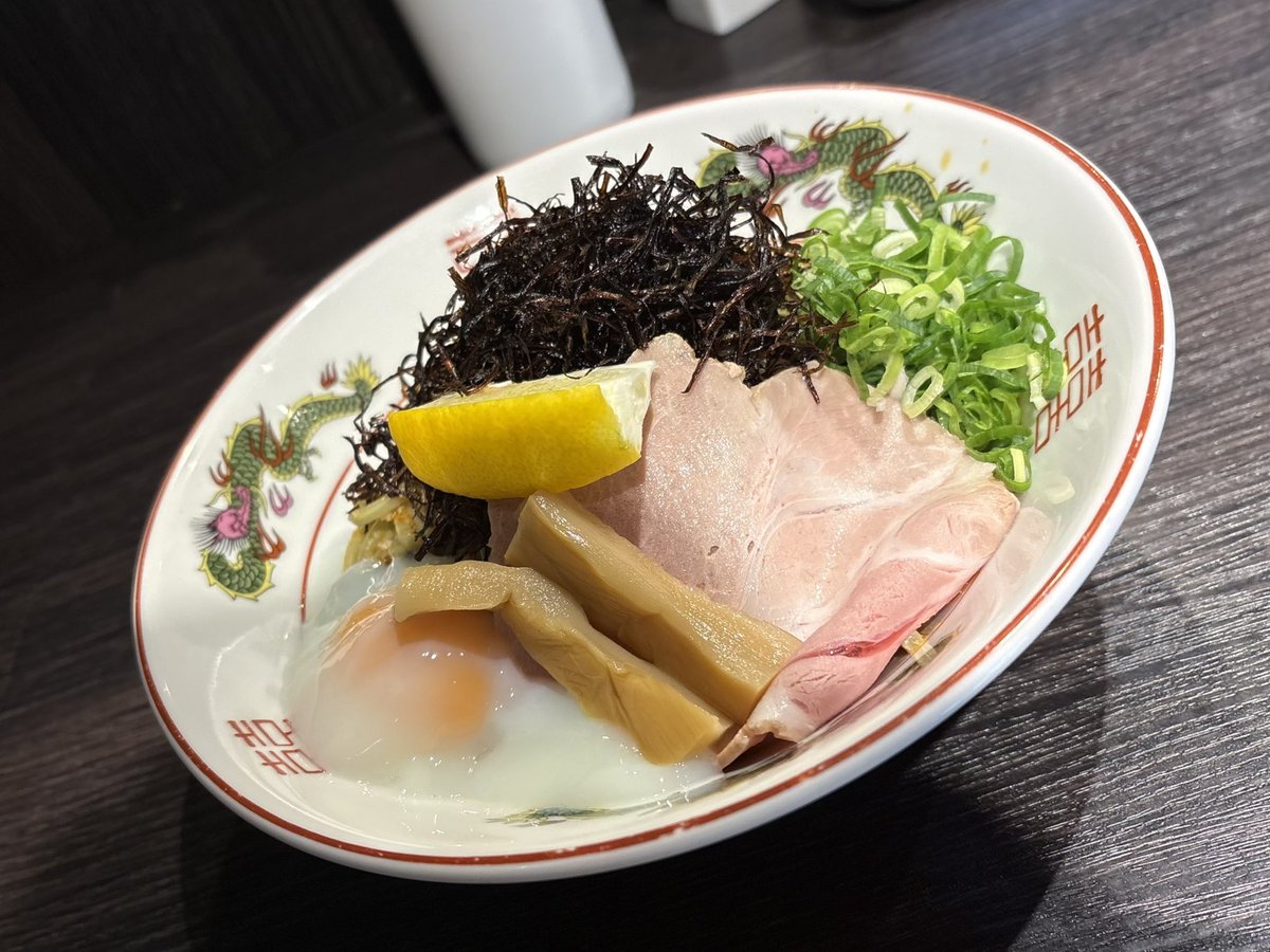 ohei_shotani71's tweet photo. 「中華そば 十目一八食堂」@大袋

・[限定]坦々風辛まぜそば

㊗️6周年おめでとうございます🎉大好きな濃厚と迷ったけど未食の限定で🍜トメイチさんの翡翠麺久しぶりー😆ピリ辛で香り良し、トッピングもバラエティ豊富でうまいっ🎶滅多にやらないライスドボンも解禁しちゃいました🤤👍🏻 https://t.co/0SikIMcQIA