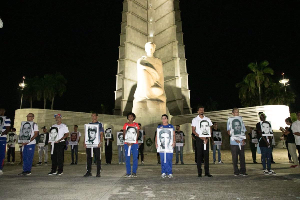 IzquierdoAlons1's tweet photo. Con los jóvenes cubanos, en la vigilia por las víctimas del crimen de Barbados. A 50 años, de ese acto terrorista seguimos reclamando justicia por las 73 vidas inocentes del vuelo 455 de Cubana. En el Memorial José Martí les rendimos tributo. Como Fidel: "El dolor se multiplica". https://t.co/2uKMhQmHHz