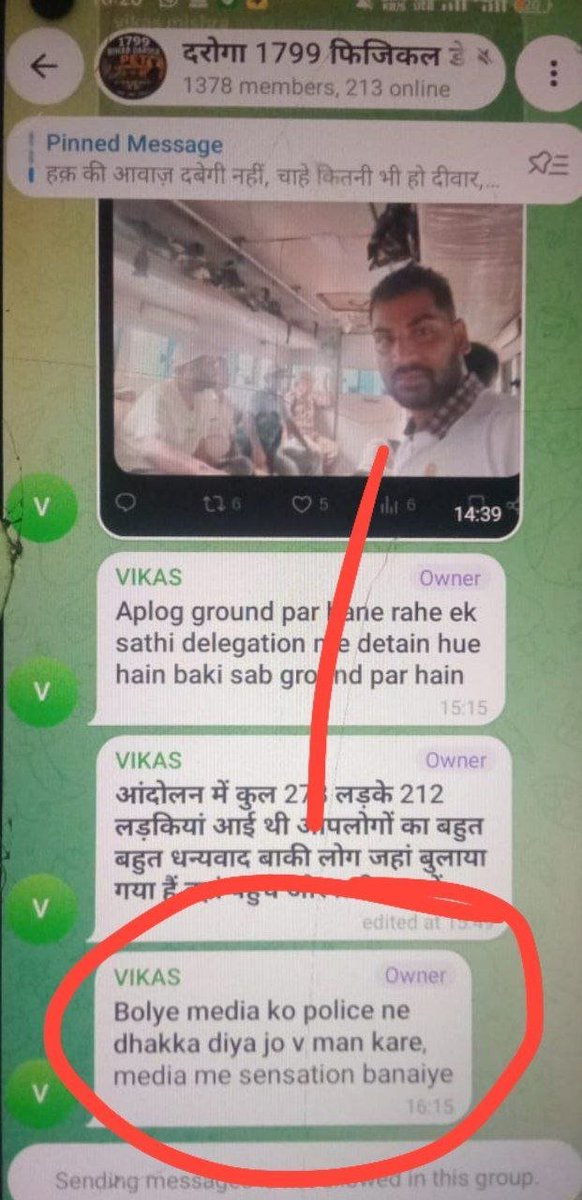 Vivaan_85's tweet photo. 1799 बिहार दरोगा बहाली अधर में जाने का एक बड़ा कारण आए दिन जबरदस्ती और बिना सिर-पैर के प्रोटेस्ट भी है। 

कल का प्रोटेस्ट भी जबरदस्ती का था,माँग क्या है, यह तक स्पष्ट नहीं था। मेंस दे चुके छात्रों का यह कहना कि अब मेंस नहीं देंगे, ये कैसी बात हुई?

आयोग ने कुछ पाया तभी परीक्षा रद्द करने का फैसला लिया होगा। कोई भी निर्णय अकेले नहीं लिया जाता, गहन विचार-विमर्श के बाद ही फैसला होता है। पढ़ने वाले छात्र लाइब्रेरी में पढ़ रहे हैं, जबकि लाइमलाइट चाहने वाले अपना टाइम पास करने गर्दनीबाग पहुँच रहे हैं।

कल 100-200 लोग प्रोटेस्ट में शामिल हुए, जिनमें बड़ी संख्या ऐसे लोगों की थी जिनका बिहार दरोगा परीक्षा से कोई लेना-देना नहीं था। अगर लड़ाई है तो स्पष्ट हो-पारदर्शिता के लिए और पेपर में हुई व्यापक धांधली की निष्पक्ष जाँच के लिए।

हास्यास्पद यह है कि आयोग, जाँच एजेंसी और छात्र,सब धांधली के आरोपों को गंभीर मानकर चल रहे हैं, लेकिन कुछ लोग उसी मुद्दे से बच रहे हैं। कहीं ऐसा तो नहीं कि कुछ लोग सिर्फ अपना उल्लू सीधा करने के लिए छात्रों की भावनाओं से खेल रहे हैं?

लड़ाई पारदर्शिता और सभी छात्रों के हित के लिए होनी चाहिए। ऐसी लड़ाई होगी तो सारे छात्र उसके साथ खड़े होंगे।