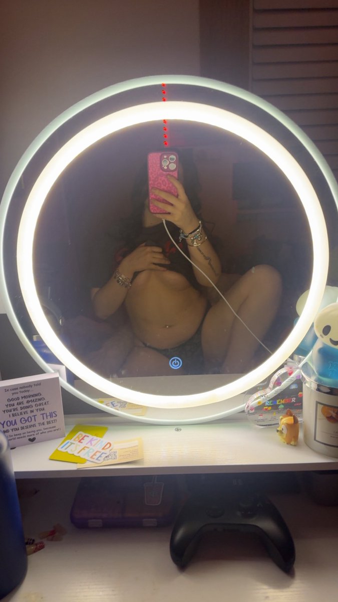 user5723108's tweet photo. 💋🍒 https://t.co/lqYcb5AXkg