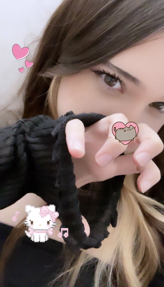 Ang3luwuu's tweet photo. Meow:33 do we like the new pfp? #teen #pretty https://t.co/g0W8mNXiuq