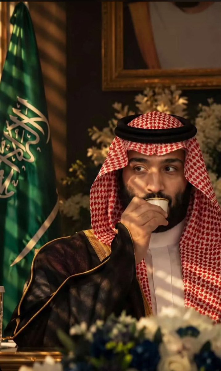 mxn7881's tweet photo. على الله اتّكل شعبٍ تحلّم بك وحلمه صار
تحت حكم الذي عزّه مجيّيك يا معزّيها

يا قيّدوم الملوك وسادة الأسياد شبّ النار
بنا، يا صفوة الصفوة ولا تشقى بتاليها

معاك أحفاد خالد بن وليد وسيفه الجبّار
على روس الطواغيت العنيدة قل واليها

تحت طوعك ليا كثر الكلام وقلّت الأشوار
عليهم عون من ربٍ رفعك وذلّ أساميها

ترى شعبك لو تخوض البحور السود لجلك ثار
على سبع البحور يفجّها وإن قلت يرميها

محمد الحبلاني 

#فجر_اليمن 
#السعودية_العظمى 
#التحالف 
#محمد_بن_سلمان‌