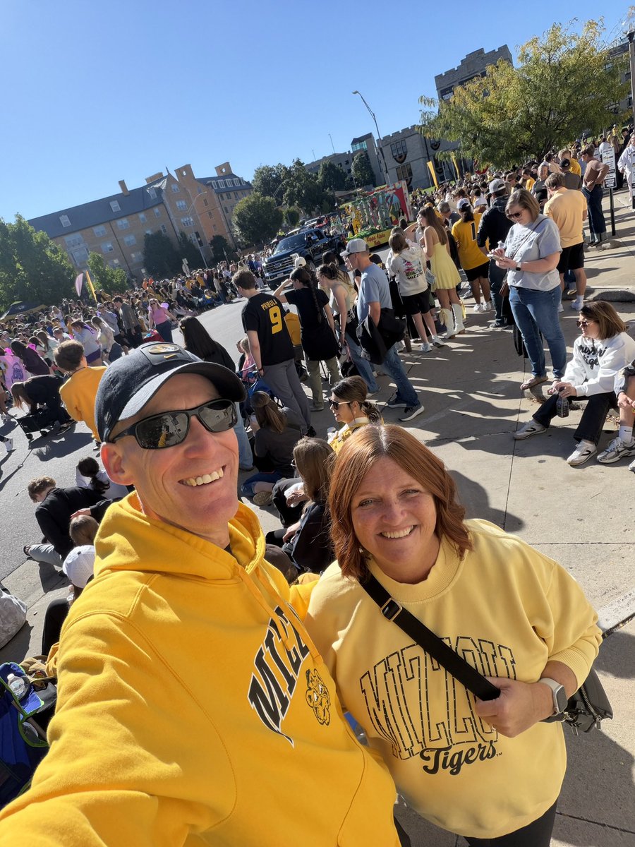 BeOurGuestMike's tweet photo. We had a weekend! #MIZ #Mizzou #SEC #homecoming #CoMo https://t.co/BAjYwI9gbd