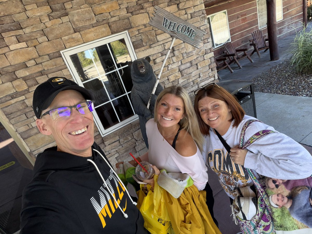 BeOurGuestMike's tweet photo. We had a weekend! #MIZ #Mizzou #SEC #homecoming #CoMo https://t.co/BAjYwI9gbd
