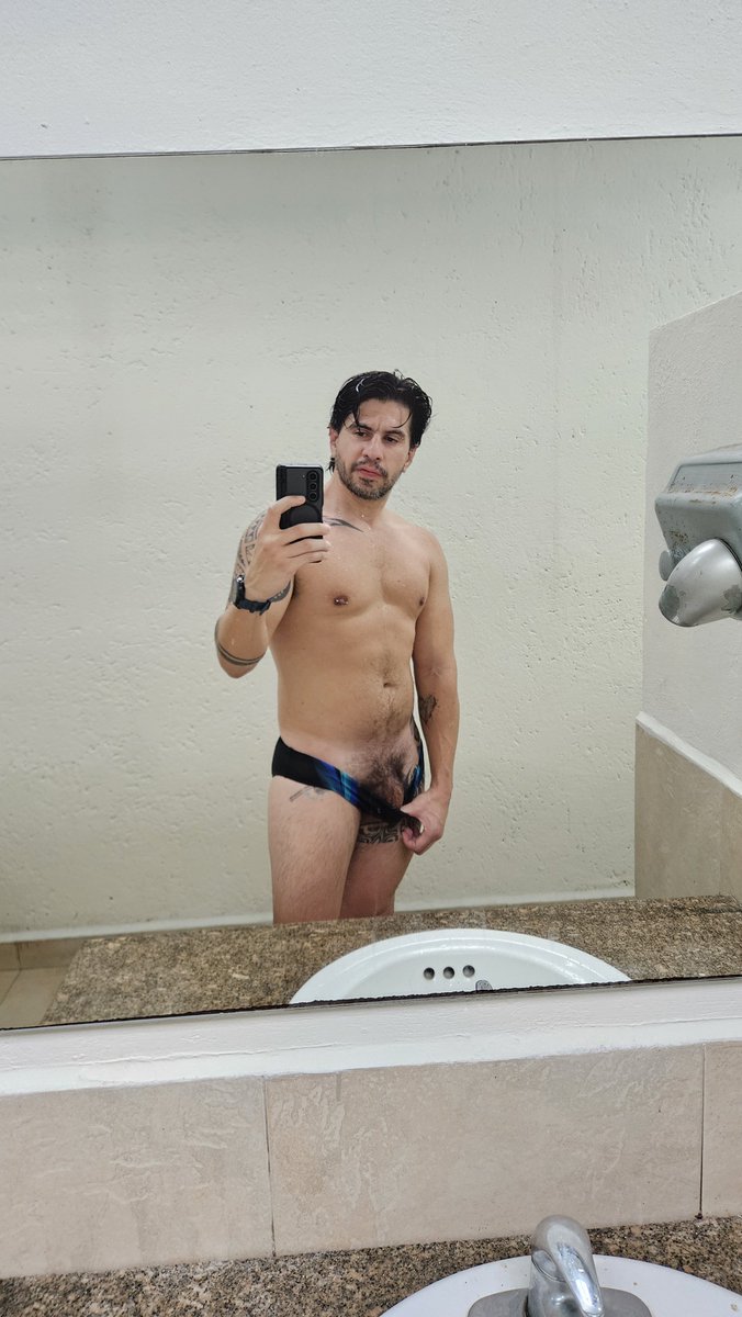 CapiAlien's tweet photo. nadar me pone hot 🔥 https://t.co/S1DEsxPlGf