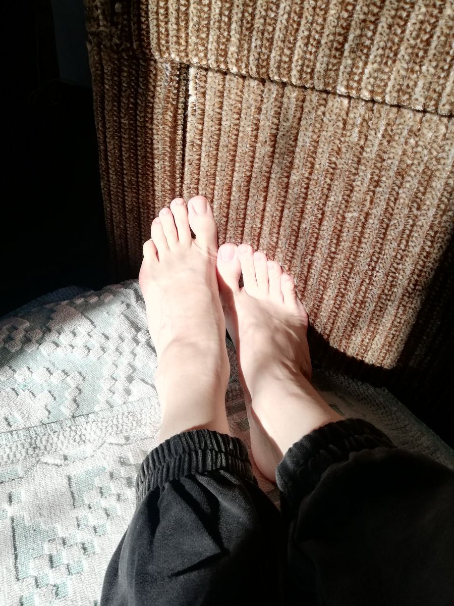 kittynangel's tweet photo. Kiss my toes🐾��� #findom #핀돔 #prettyfeet #prettytoes #footmodel #custom #feetworship https://t.co/YxzVgepK5o