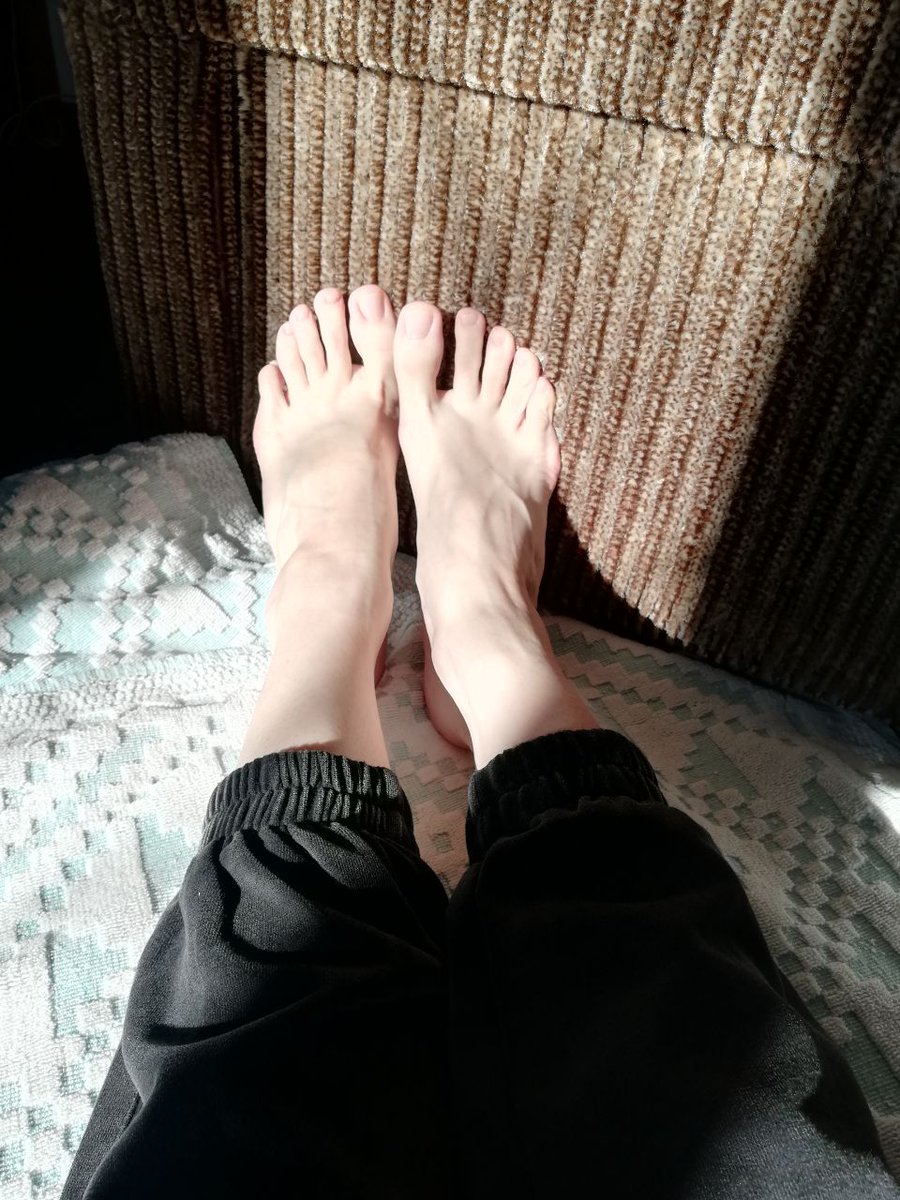 kittynangel's tweet photo. Kiss my toes🐾��� #findom #핀돔 #prettyfeet #prettytoes #footmodel #custom #feetworship https://t.co/YxzVgepK5o