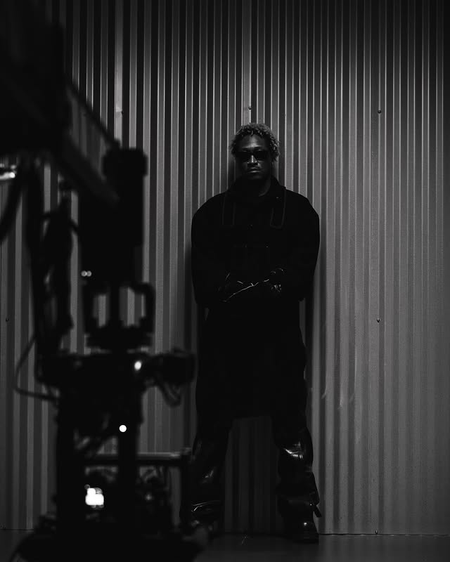 manyreports's tweet photo. FUTURE x COLE BENNETT. tomorrow.

13-slide BTS teaser for the 'Build a B*tch' video.

Directed by Cole Bennett: welding masks, grinding metal, sparks.

"If u could make the perfect woman how would she be? BAB"

#Future #ColeBennett #MusicVideo https://t.co/dXgGZhmxx3