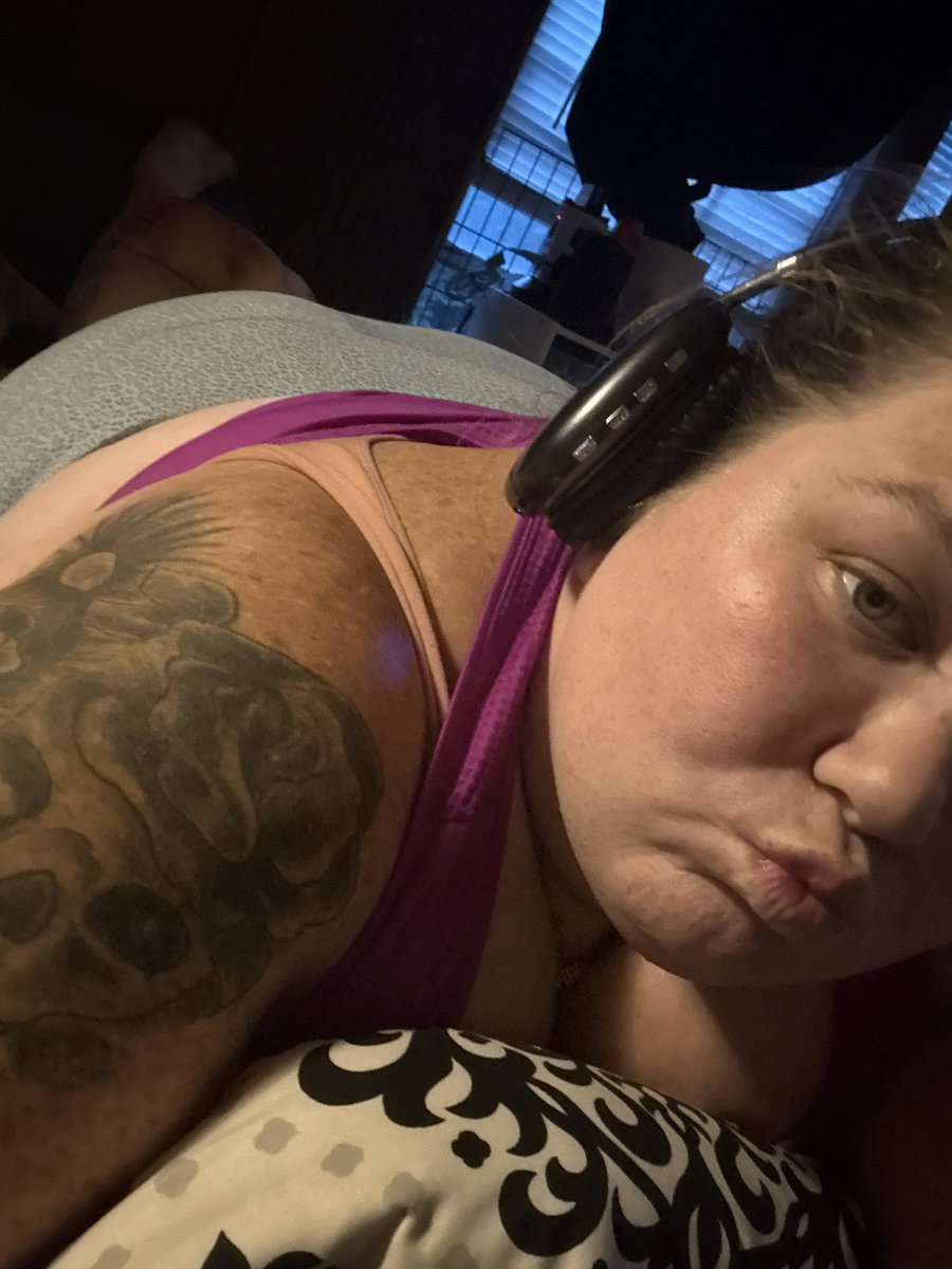 QueenR3dd069's tweet photo. Who’s finger can I be wrapped around ??
#bbw #queenr3dd #buyingcontent𝗠𝗘𝗦𝗦𝗔𝗚𝗘 https://t.co/a2m7ZkeIfD
