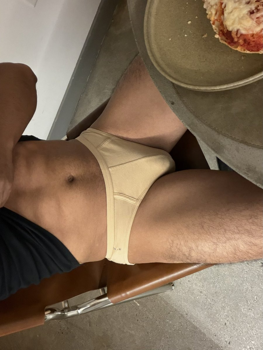 jonathanivan's tweet photo. eating pizza in my underwear. who wants a slice? 🍕 https://t.co/xUTBoYtKiI
