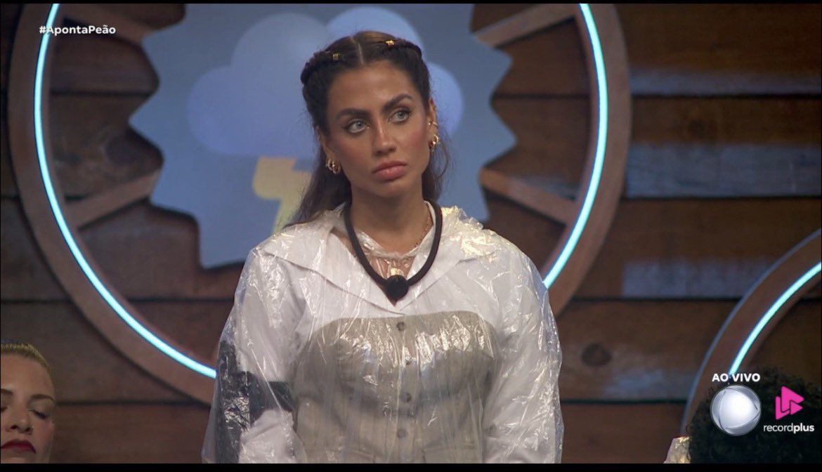 magnoferreiras's tweet photo. Já teve alguma planta mais planta que essa aqui em outra edição?

#apontapeão #Afazenda18 https://t.co/yjFQJgjpTt