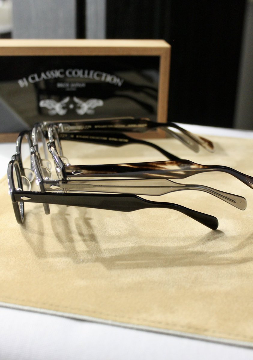 mchonten's tweet photo. #BJCLASSICCOLLECTION

アイコニックモデル「BJ JAZZ 46」。
 ウェリントンとボストンを組み合わせたボスリントンシェイプ。
艶やかなセルロイド素材で、ヴィンテージスタイルを忠実に再現した復刻モデルです。

ぜひ店頭でお試しください♪ https://t.co/r9jdsLTheJ