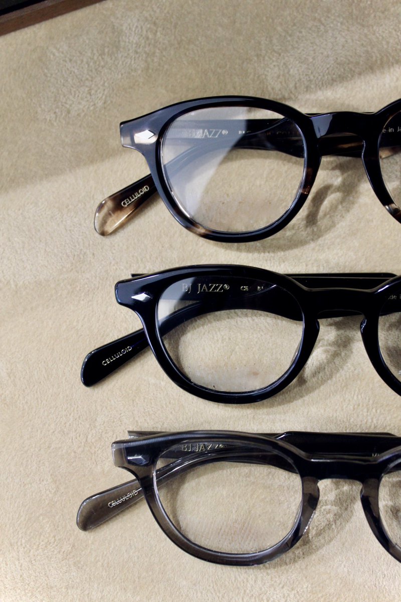 mchonten's tweet photo. #BJCLASSICCOLLECTION

アイコニックモデル「BJ JAZZ 46」。
 ウェリントンとボストンを組み合わせたボスリントンシェイプ。
艶やかなセルロイド素材で、ヴィンテージスタイルを忠実に再現した復刻モデルです。

ぜひ店頭でお試しください♪ https://t.co/r9jdsLTheJ