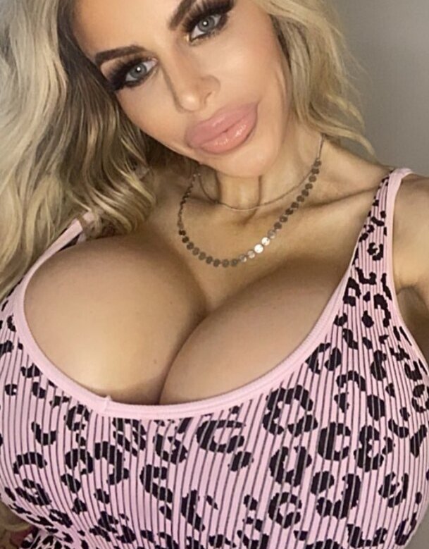 DanielleXDerek's tweet photo. Could be your girl but you playinggg https://t.co/jdwvJ2WQht