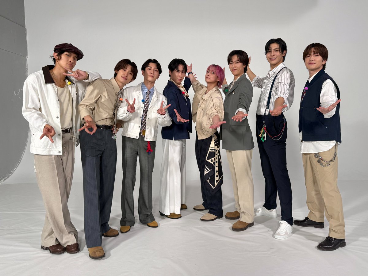 FAMILYCLUBweb's tweet photo. ▶️#SnowMan からメッセージが到着💌 ˊˎ˗

6th ALBUM「AMENITY」
本日10/7(水)Release💿️

#すの日常 では
各ユニットショット📸と
#すの日常TheMovie🎬をUP!!

🗝️https://t.co/5xtTvthTSu

アルバムと一緒にぜひチェックを☃

@SN__20200122 https://t.co/8hL8EMuCUC