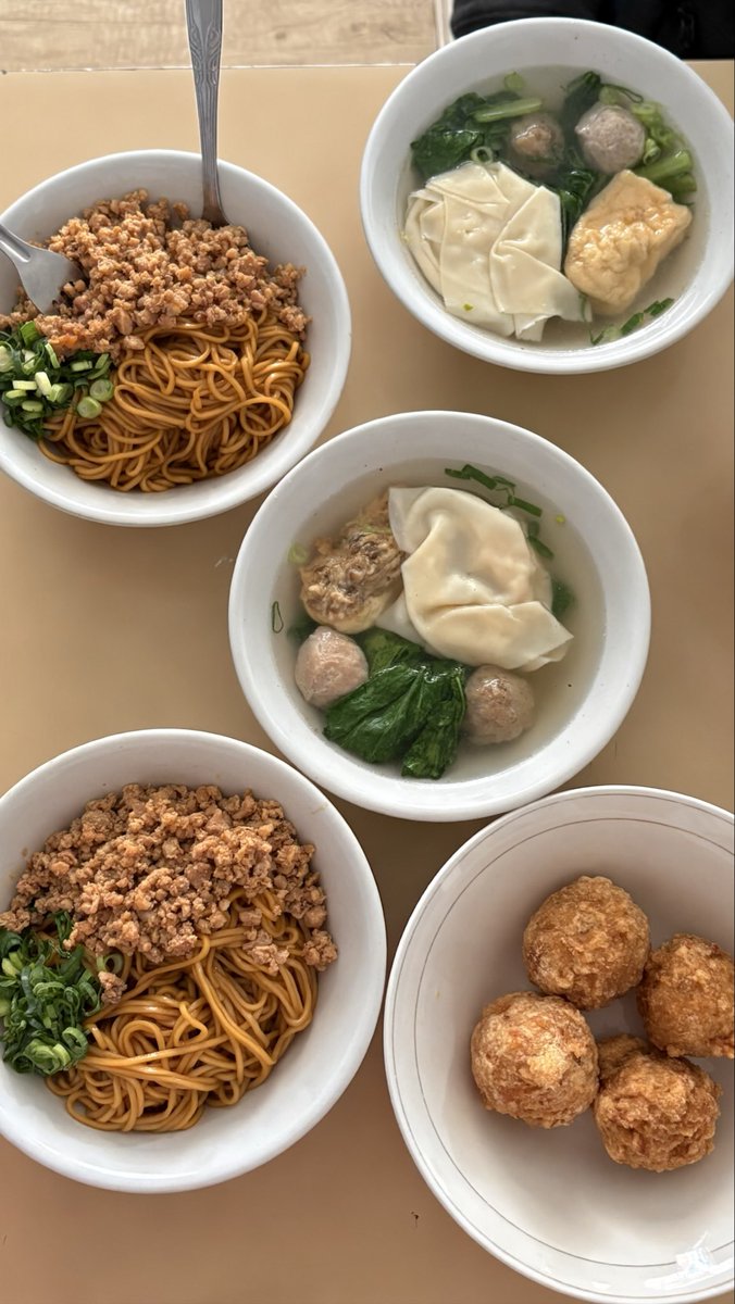 cancergvrl_'s tweet photo. Sarapan bakso🙃 https://t.co/eFlG0N0Kp7