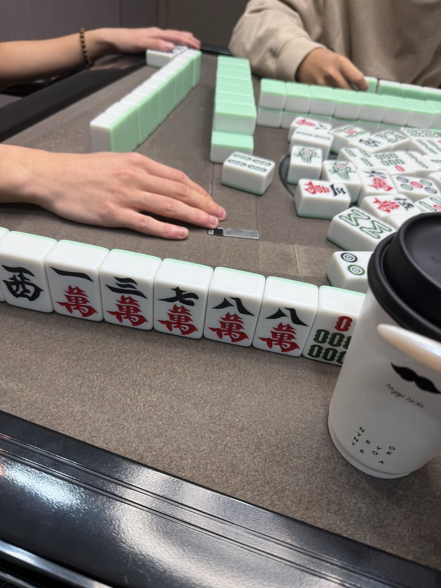 yiyidog07's tweet photo. 我他妈麻将也输钱 https://t.co/y3WKO33tsZ