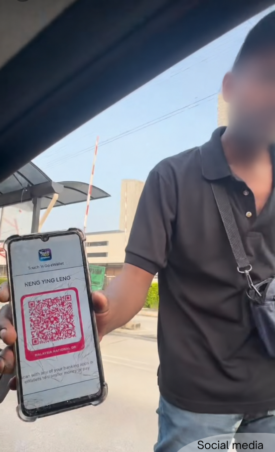 NewsBFM's tweet photo. ParkIt Malaysia has clarified that an individual allegedly collecting RM5 from motorists at the Maluri MRT Park and Ride facility was neither its employee nor representative, after the incident went viral.

The company said it currently collects no parking fees there and has not authorised third parties to do so.

It has since lodged a police report, while auxiliary police personnel visited the site to inspect the area and monitor security.