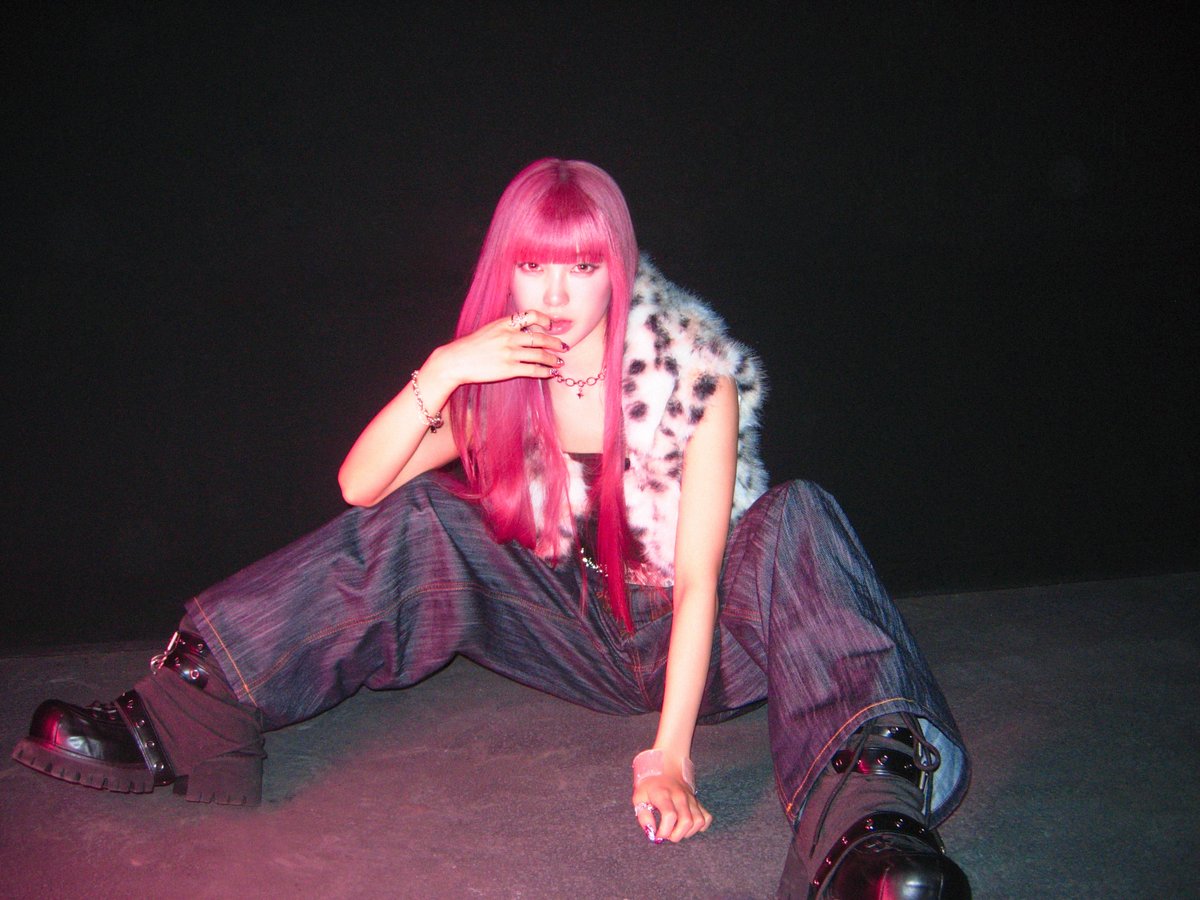 official__ME_I_'s tweet photo. ┅┅┅┅┅┅┅┅┅┅┅┅┅┅┅┅┅┅┅┅

𝑪𝒐𝒏𝒄𝒆𝒑𝒕 𝑷𝒉𝒐𝒕𝒐 ・ 𝑹𝑶𝑳𝑳 𝑾𝑰𝑻𝑯 𝑰𝑻 𝑽𝒆𝒓.
#MIU

┅┅┅┅┅┅┅┅┅┅┅┅┅┅┅┅┅┅┅┅

ME:I 5TH SINGLE
꧁ 𝑹𝒐𝒄𝒌 & 𝑹𝒐𝒍𝒍 𝑷𝒓𝒆𝒕𝒕𝒚 ꧂
https://t.co/pjWjidSZWw
Dec 2, 2026 Release

#ME_I_Rock_Roll_Pretty
#ME_I #ミーアイ #미아이