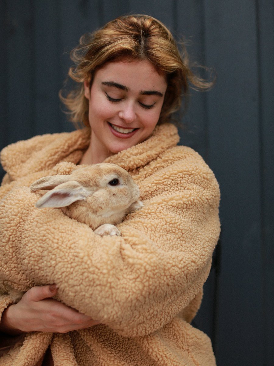 stefania_model's tweet photo. The only rabbit in this coat is warm, loved and very much alive 💛 🐰 #AdoptDontBuy https://t.co/jzBwR8lPlO