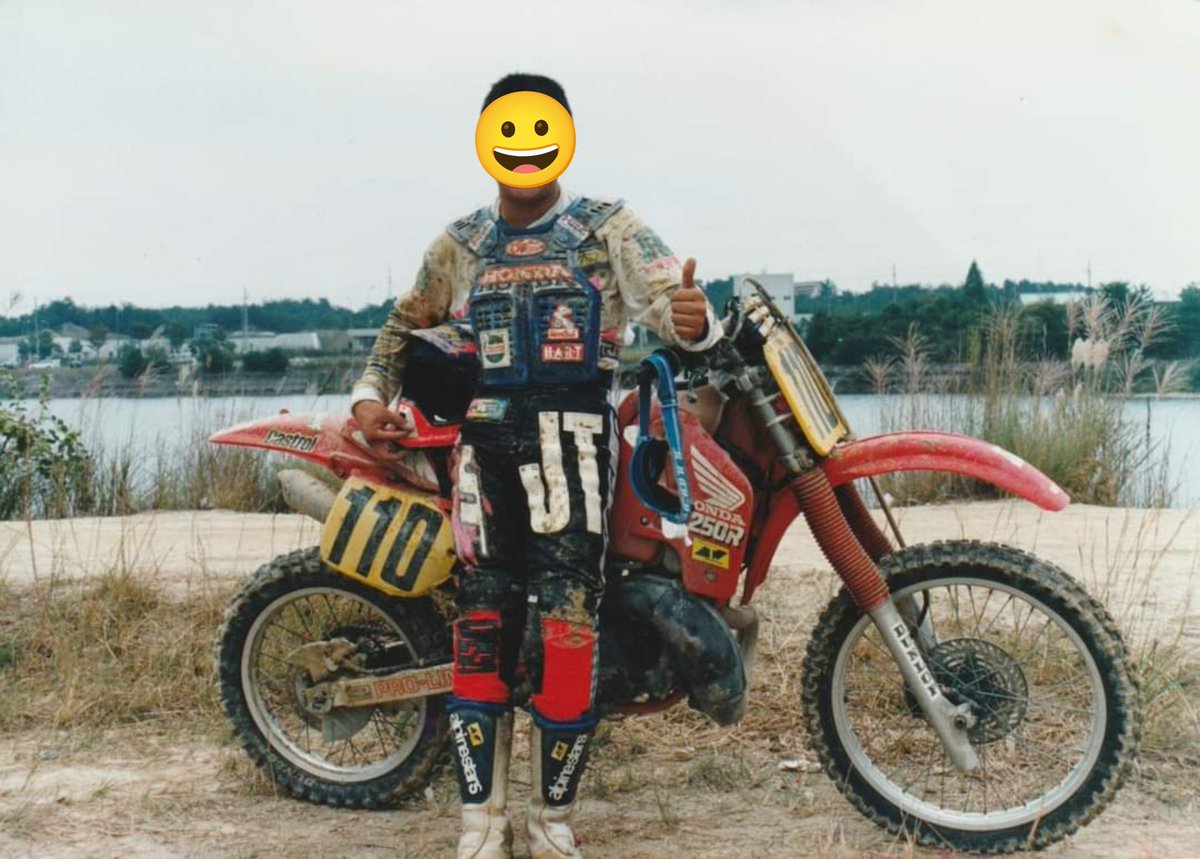 cb750farc04's tweet photo. これらを着てたのが1995年前後やった気がする…
CRM250Rと一緒の場所は今やアウトレットパーク竜王やし… https://t.co/0zjf8vf9pH