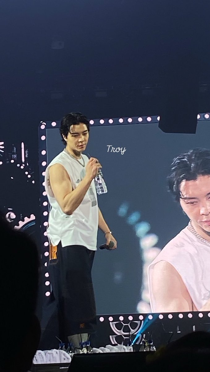 supercgrl's tweet photo. Johnny redline dan momentum tuh punya vibes yg berbeda ya, redline dia cheerfull momentum dia yang cool, emang bener2 ada vibes sendiri 

Redline lebih enjoy the vibes  concert 
Kalo momentum enjoy to his personality charming https://t.co/iQZXNCXtme