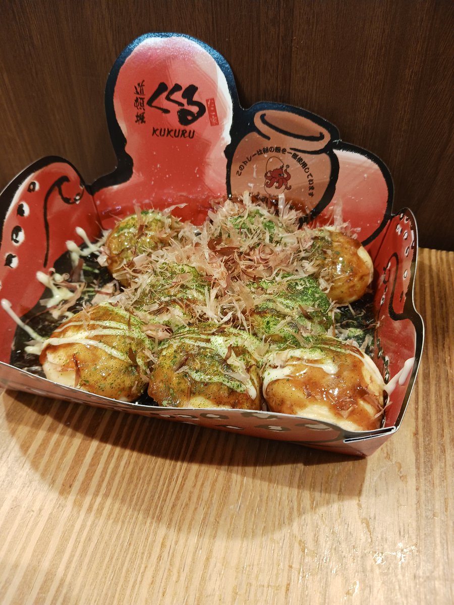 4491coak's tweet photo. 大阪で食べたもの😋
｢わなか｣さんのたこ焼きと
｢かに道楽｣さんのかにまんと
｢くくる｣さんのたこ焼きです！
｢わなか｣さんは外カリ中フワだったけど、｢くくる｣さんは中も外もフワフワでそれぞれ違った美味しさで良かった👍
かにまんも蟹の身がぎっしり詰まってて美味しかった😋
#飯テロ　#大阪 https://t.co/vIqH9mSafc