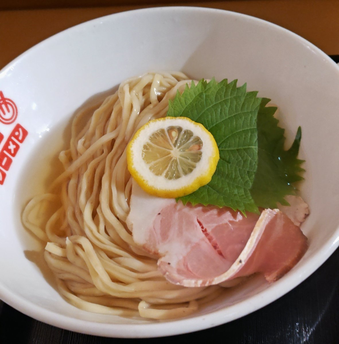 tTZ79qbP8P5rtiH's tweet photo. #新宿地下ラーメン
#二代目五衛門 さんで
選べる3種の昆布水つけ麺（牡蠣・煮干）
まるきんつけ麺+選べる丼（ねぎ肉ライス）を頂く、ドゥルンと粘度の高い昆布水がモチウマの麺にからんで美味しいです♪上澄みの良い所だけ抽出した様な牡蠣と煮干のつけ汁で更に旨々♪満足！ご馳走様でした♪#つけ麺 https://t.co/qkpwhb2qqL