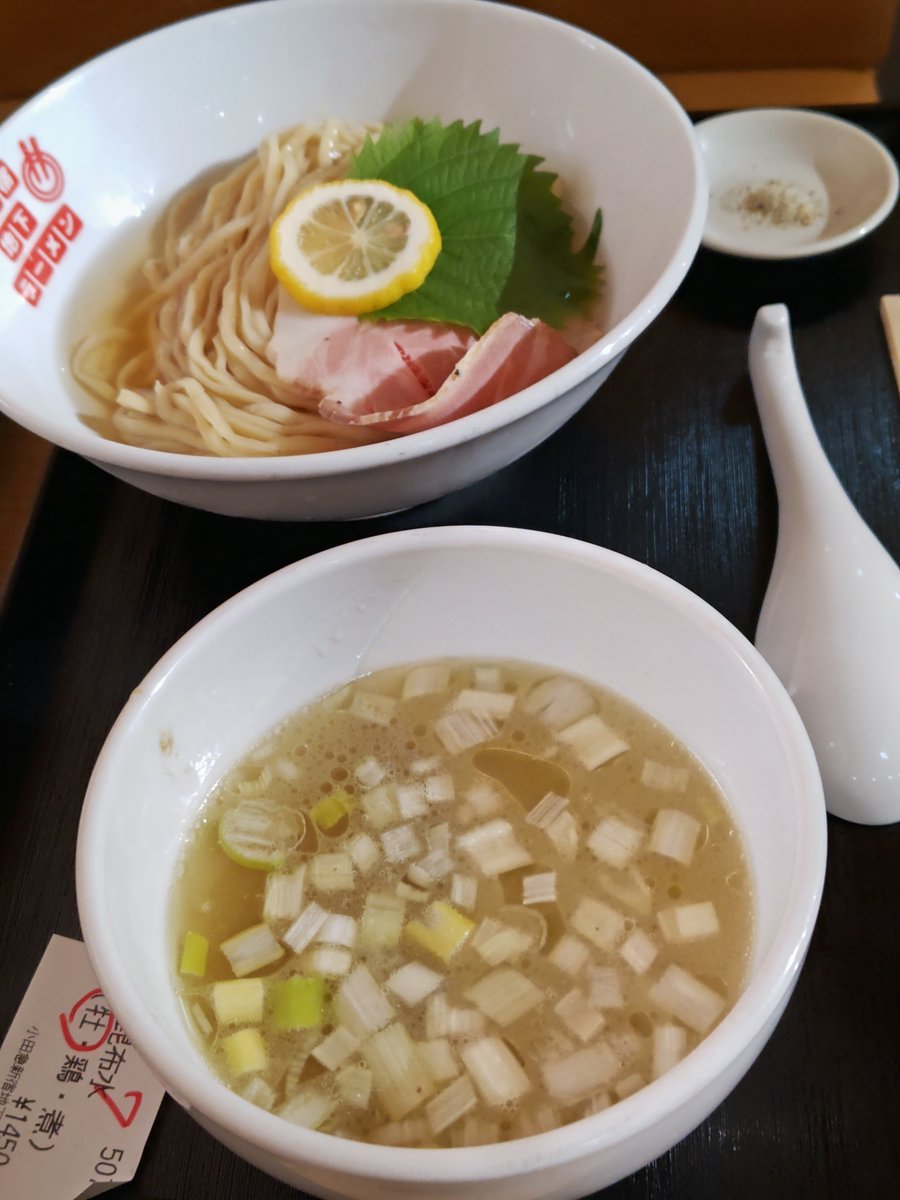 tTZ79qbP8P5rtiH's tweet photo. #新宿地下ラーメン
#二代目五衛門 さんで
選べる3種の昆布水つけ麺（牡蠣・煮干）
まるきんつけ麺+選べる丼（ねぎ肉ライス）を頂く、ドゥルンと粘度の高い昆布水がモチウマの麺にからんで美味しいです♪上澄みの良い所だけ抽出した様な牡蠣と煮干のつけ汁で更に旨々♪満足！ご馳走様でした♪#つけ麺 https://t.co/qkpwhb2qqL