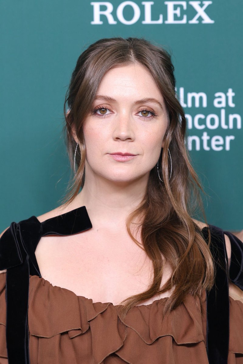BillieLourdinfo's tweet photo. Billie Lourd attends the premiere of “Artificial” during the 64th New York Film Festival at Alice Tully Hall, Lincoln Center on October 05, 2026 in New York City! 🤎 https://t.co/a2CmHMraTq