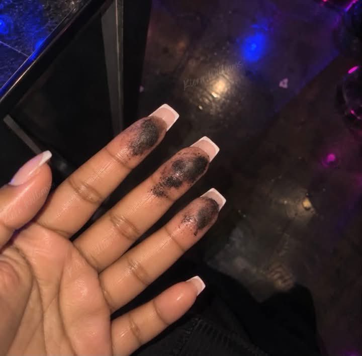 itssthyherinme's tweet photo. Ran into my BD at the bar lounge and noticed he called himself being on a lil date, Why this man get LOUD with me in front of this girl calling me a stalker saying I need to move on and let him live his life. YALL before I could even process what was going on. my hand just swiped across his head 🤣 CUZ WHO YOU TALKING TO ? BALD NGGA