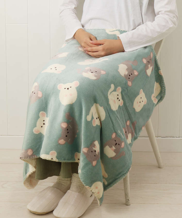 BleuBleuet_inc's tweet photo. ぽちゃっとしたチンチラ柄がかわいすぎる🐭💓
ふんわりなめらかな肌触りなブランケット入荷しています！

スワンネル3wayひざ掛け
➡https://t.co/ByJnzp55Dc
#ブルーブルーエ #bleubleuet https://t.co/RXHhpEAOf4