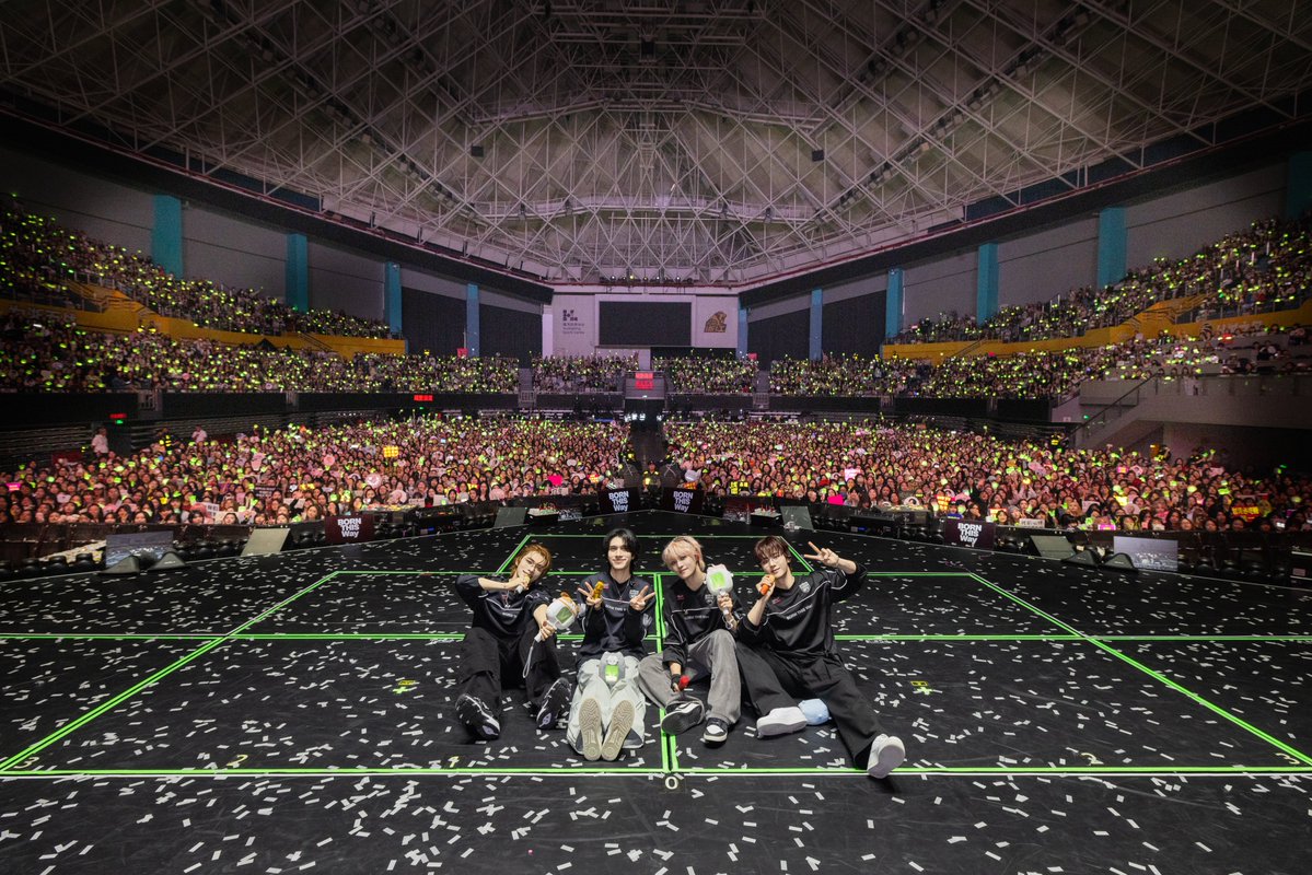 WayV_official's tweet photo. 2026 WayV Concert Tour [BORN THIS Way] in #HANGZHOU 💚with WayZenNi💚

EVERYTHING, ALL AT ONCE, NEO
https://t.co/JdAsGZLJoh

#WayV #威神V
#BORNTHISWay #WayV_BORNTHISWay
#WayV_BORNTHISWay_HANGZHOU
#NCT_10TH_ANNIVERSARY https://t.co/RcvipuEGOB