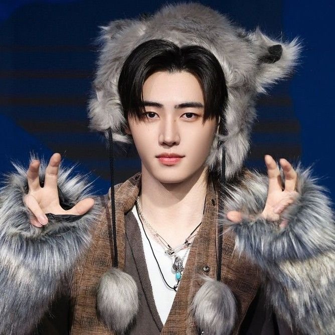 ikeupatinhas's tweet photo. #jakehoon mini au

jake, um híbrido de cachorro, trabalha num consultório veterinário com seus amigos e eles recebem um paciente inusitado: um lobo.

mas não se tratava de um lobo comum, era park sunghoon, um grande nome no mercado de modelos, mas para o azar de jake, ele havia https://t.co/YcX9AJ6zWC