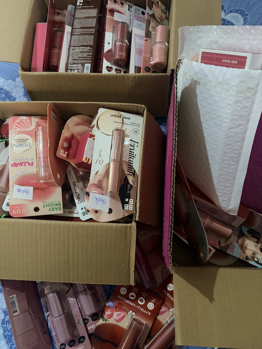 Ksmdaa's tweet photo. Wts ต้องการลูกค้าจำนวนมากกก เหลือเวลาแค่2วันน้า
Lip baby bright แท่งละ 50฿ ทุกสีทุกรุ่น ลดราคา 💢💢
🚚ค่าส่งเหมาๆ50฿
💌สนใจสั่งซื้อทักdm
#TeeTeePorBabyBright #ตลาดนัดตี๋ตี๋ป๋อ #เครื่องสำอาง #Howtoperfect https://t.co/a3qGz3SlFZ