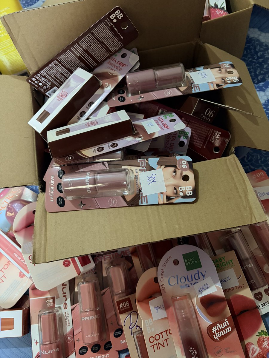 Ksmdaa's tweet photo. Wts ต้องการลูกค้าจำนวนมากกก เหลือเวลาแค่2วันน้า
Lip baby bright แท่งละ 50฿ ทุกสีทุกรุ่น ลดราคา 💢💢
🚚ค่าส่งเหมาๆ50฿
💌สนใจสั่งซื้อทักdm
#TeeTeePorBabyBright #ตลาดนัดตี๋ตี๋ป๋อ #เครื่องสำอาง #Howtoperfect https://t.co/a3qGz3SlFZ