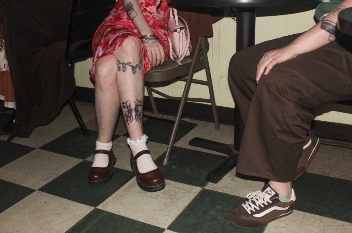 floral_femme's tweet photo. butch femme night pics dropped being a hairy femme is pretty epic https://t.co/6zCma7VZ0j