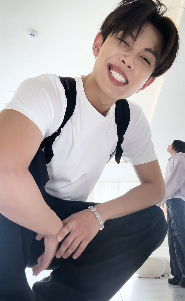 ohyulyul's tweet photo. Whenever he made this expression😳 https://t.co/tgKgvEyOsD