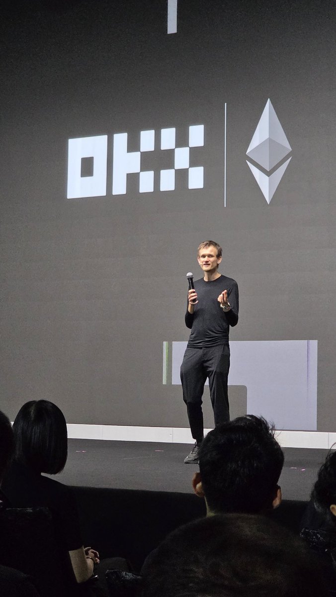 _TBlockchain's tweet photo. impresionante Keynote de @VitalikButerin en el evento de @okx en @token2049 de Singapur sobre la importancia del uso de la IA en blockchain.

Retos, dificultades,  problemas de todo tipo...pero también, mejoras en el funcionamiento¡, reparación de exploits y mejoras en el code, @ethereum ya usa de manera intensa la IA en sus procesos.